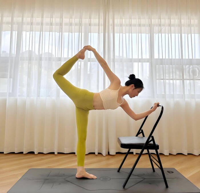 hình ảnh gái tập yoga