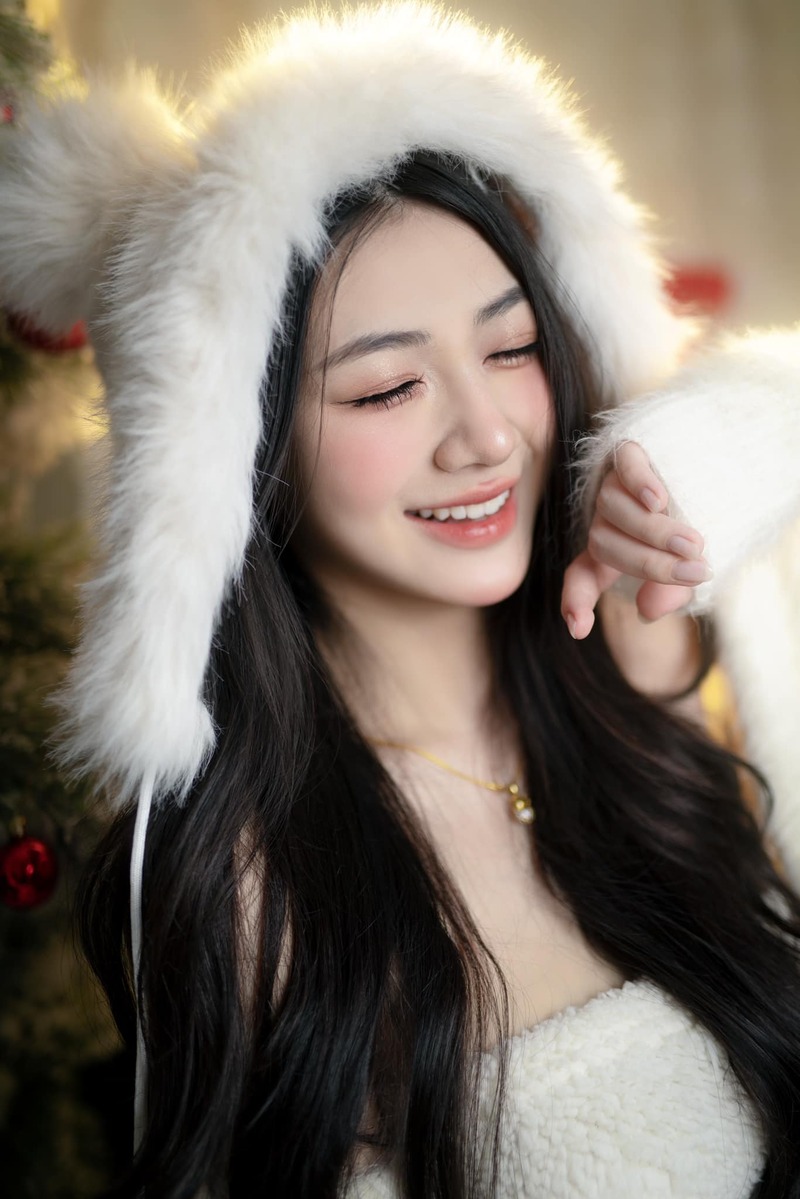 trần hà linh cười