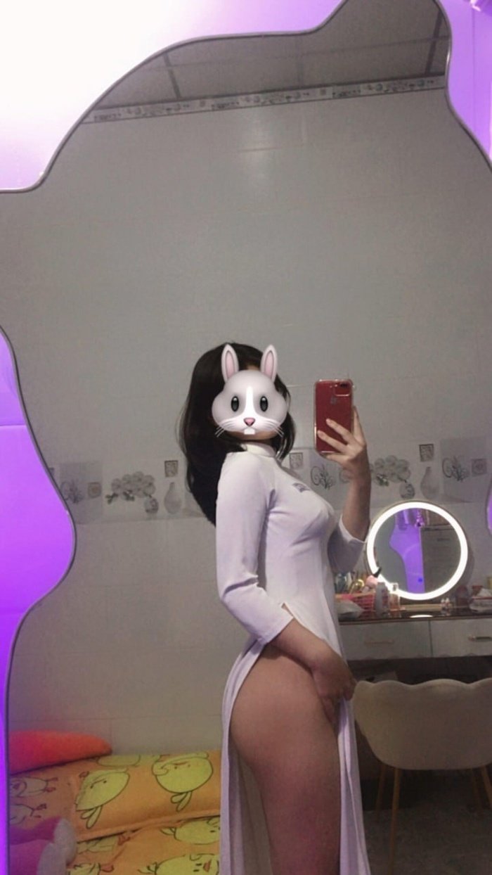 Ảnh sex sinh viên áo dài tự sướng