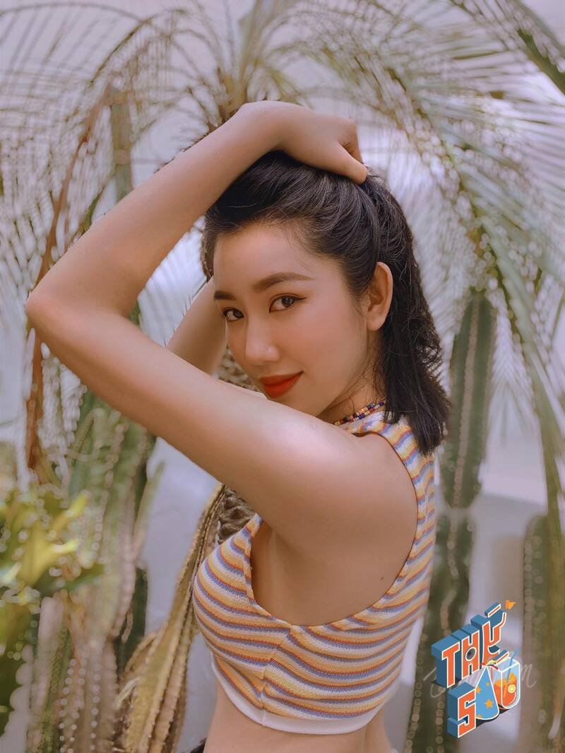 Thúy Ngân bikini cute