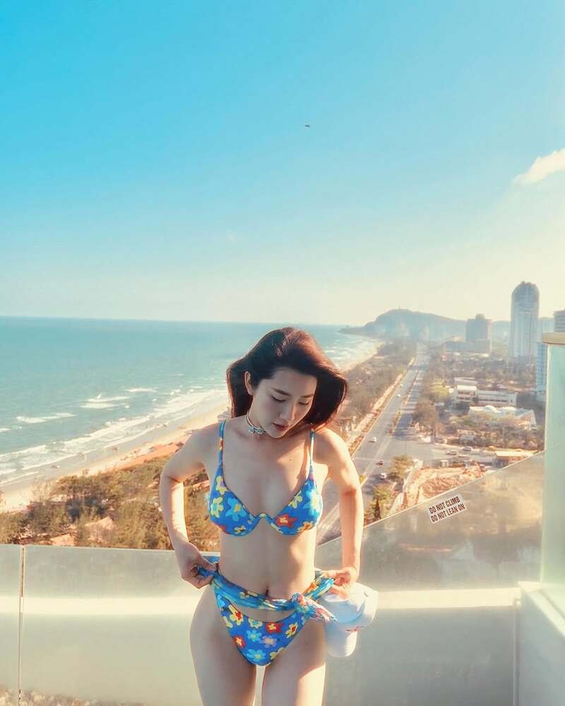 Thúy Ngân diện bikini