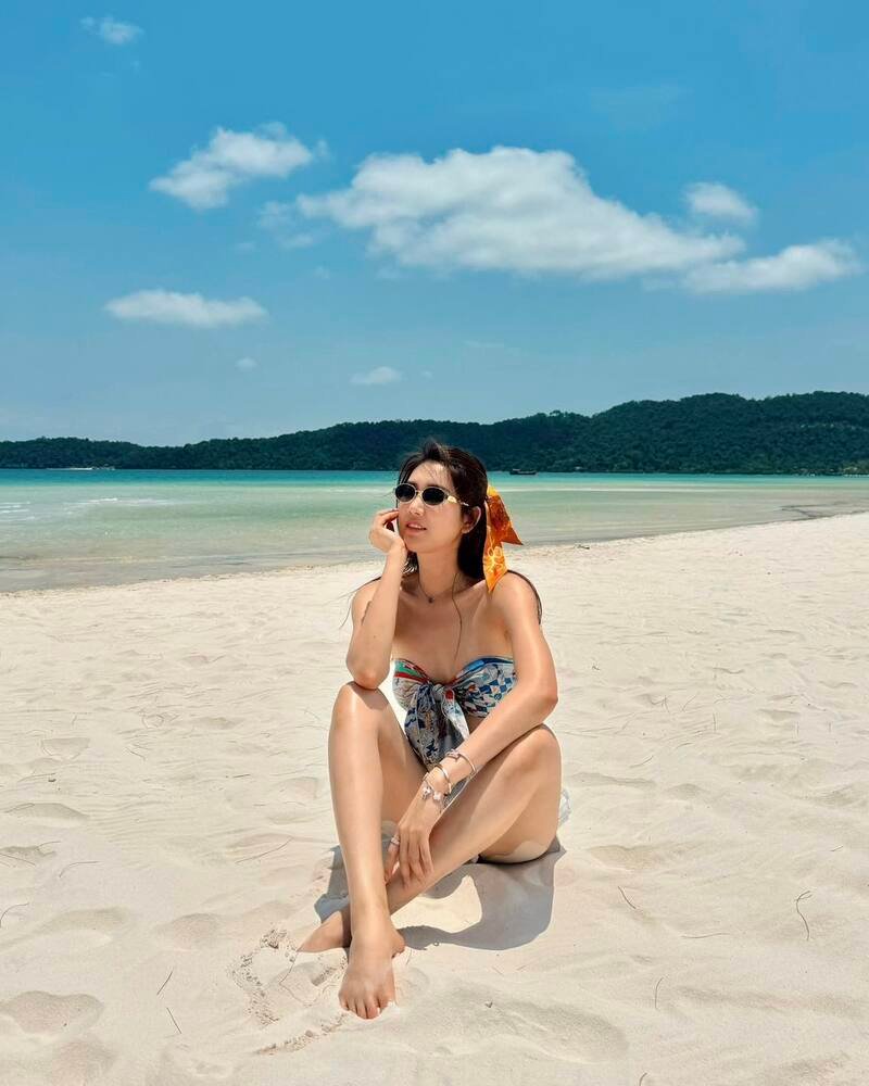 Thúy Ngân mặc bikini