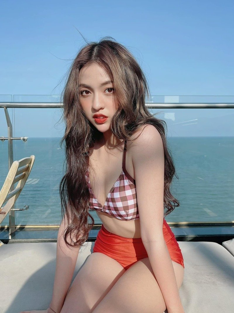 ảnh Thanh Tâm bikini studio