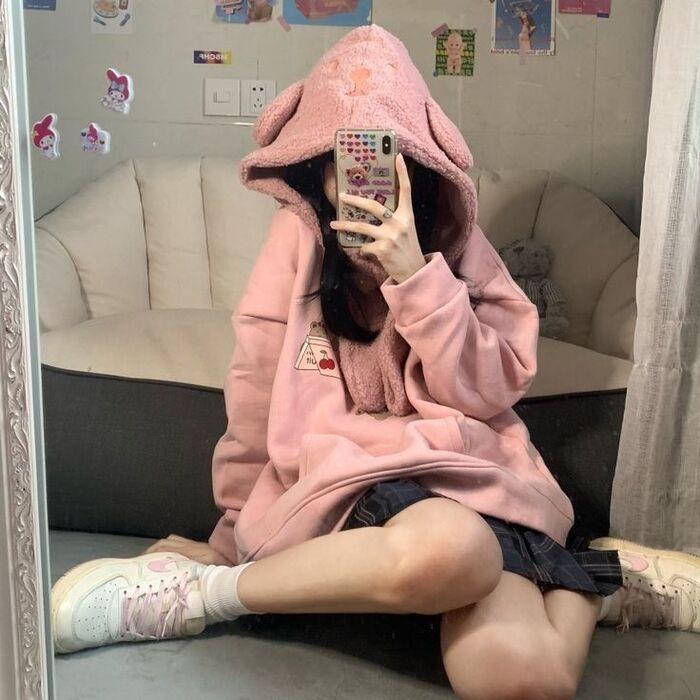 Ảnh gái xinh 2k9 che mặt trước gương