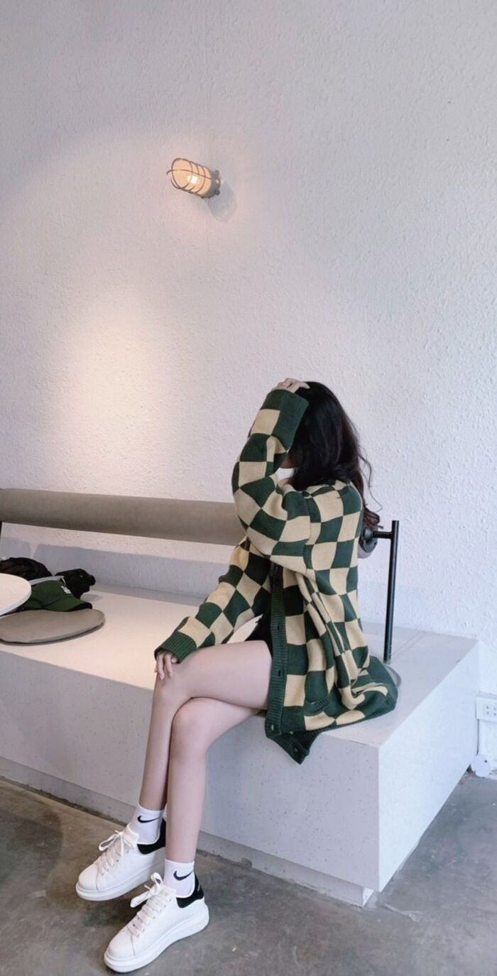 Hình ảnh gái xinh 2k3 che mặt đáng yêu