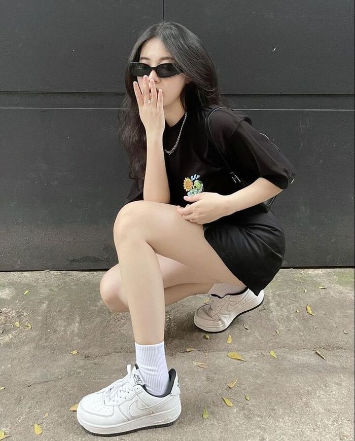 Hình ảnh gái xinh 2k1 che mặt cá tính
