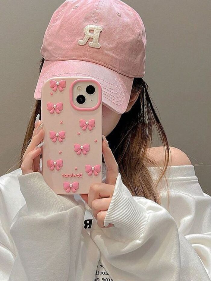 Hình ảnh cô gái che mặt bằng điện thoại cute