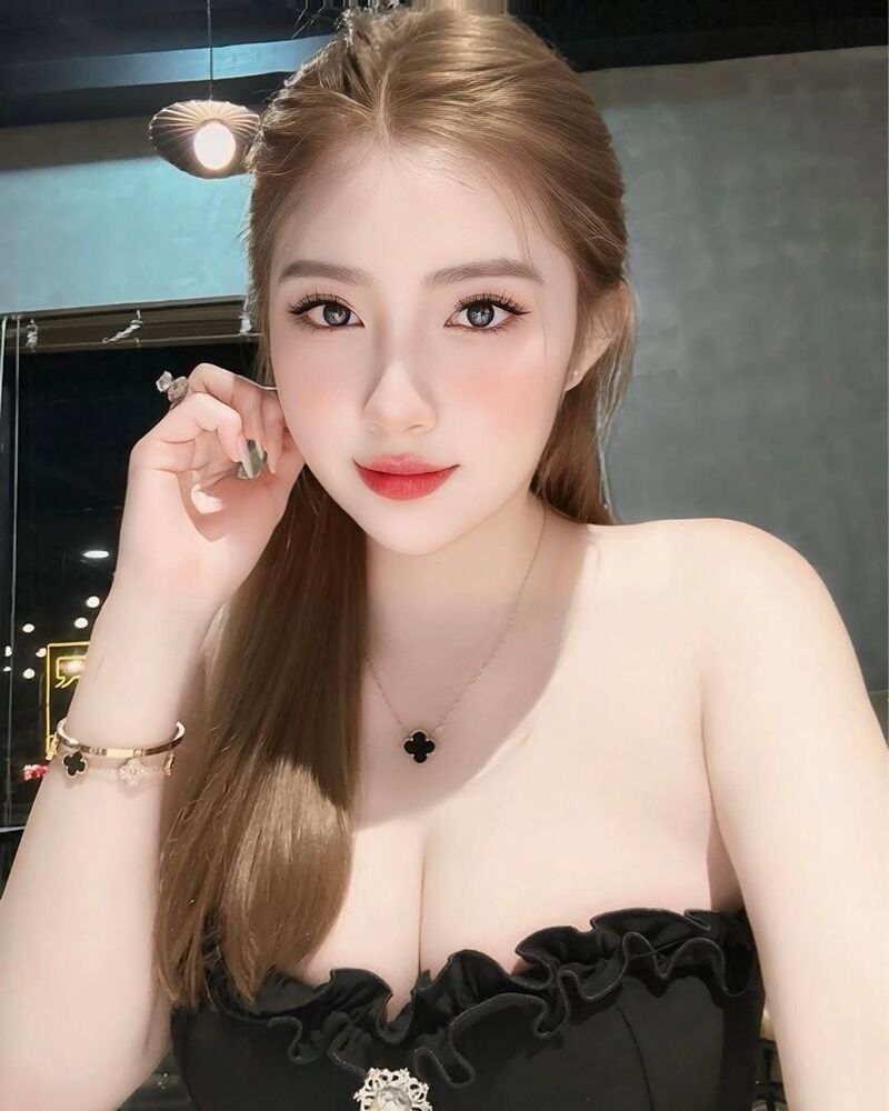 ảnh gái cute ngực khủng
