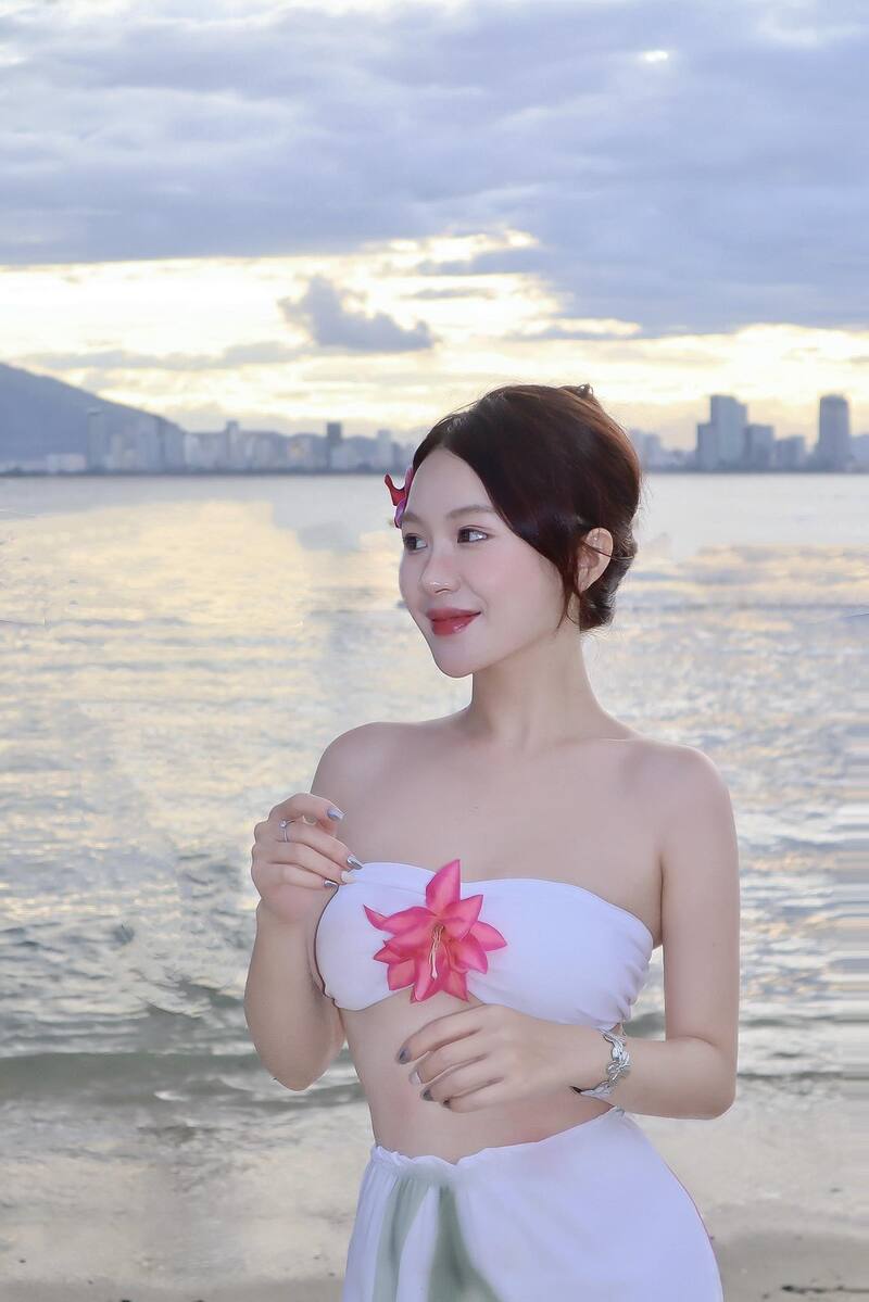 ảnh gái mạng vú to