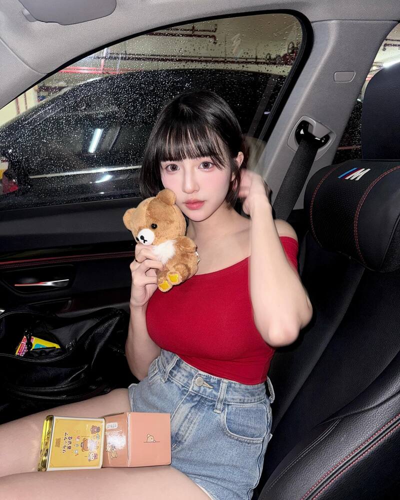 ảnh girl xinh bí ẩn quần ngắn