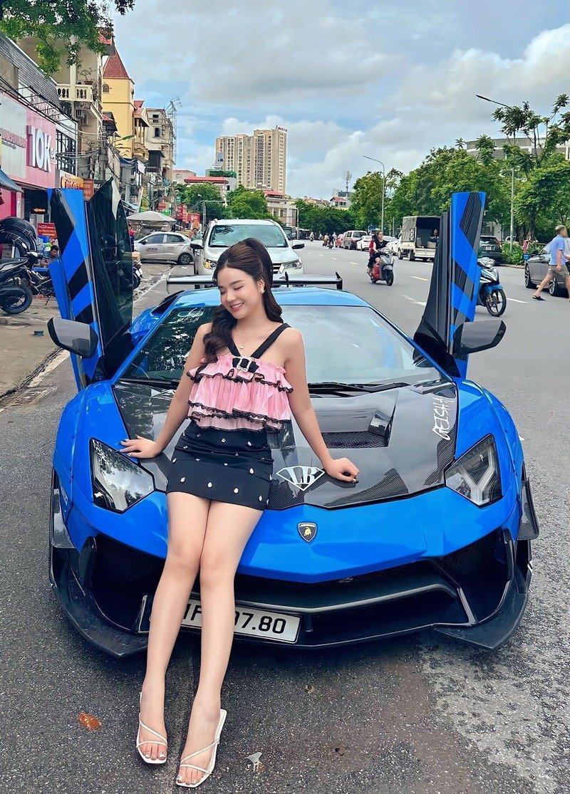 ảnh hotgirl Thuỷ Tiên cuốn hút