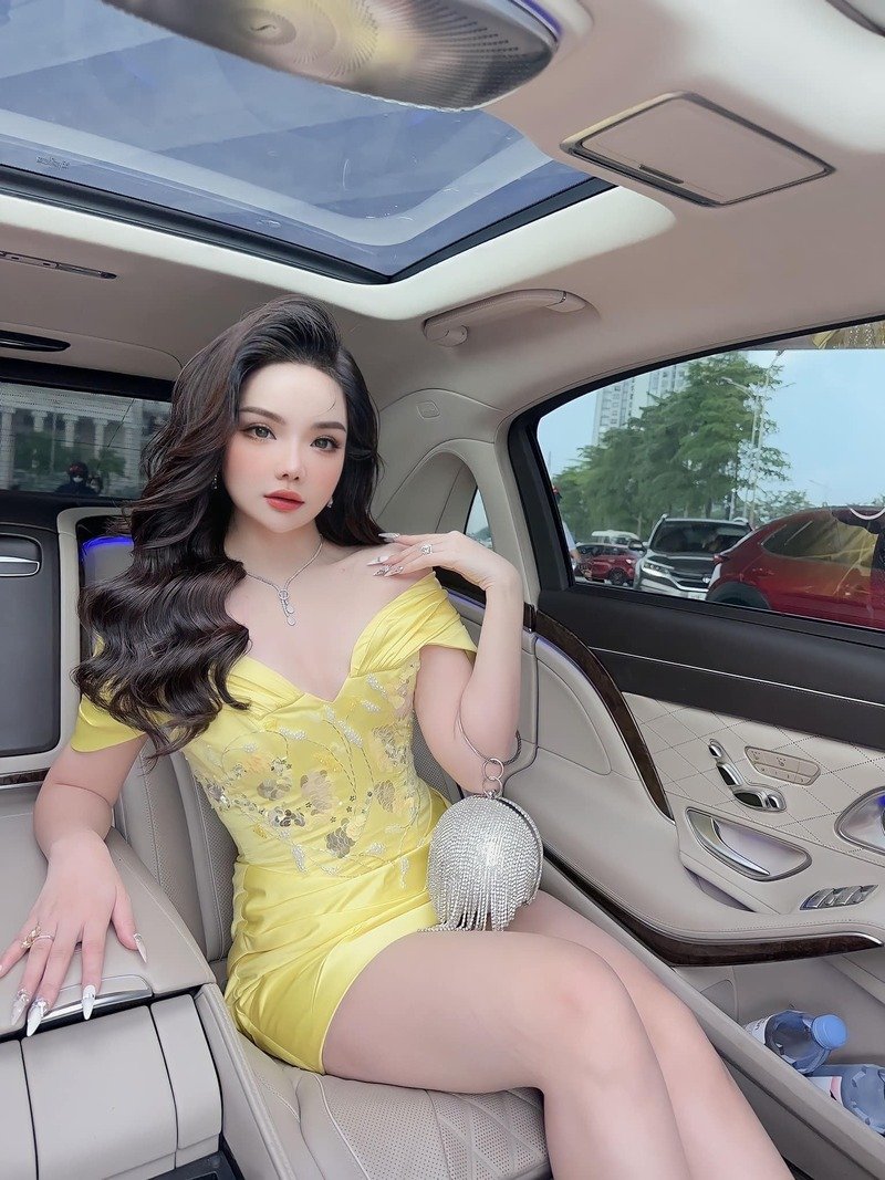 ảnh hotgirl Thuỷ Tiên hở hang