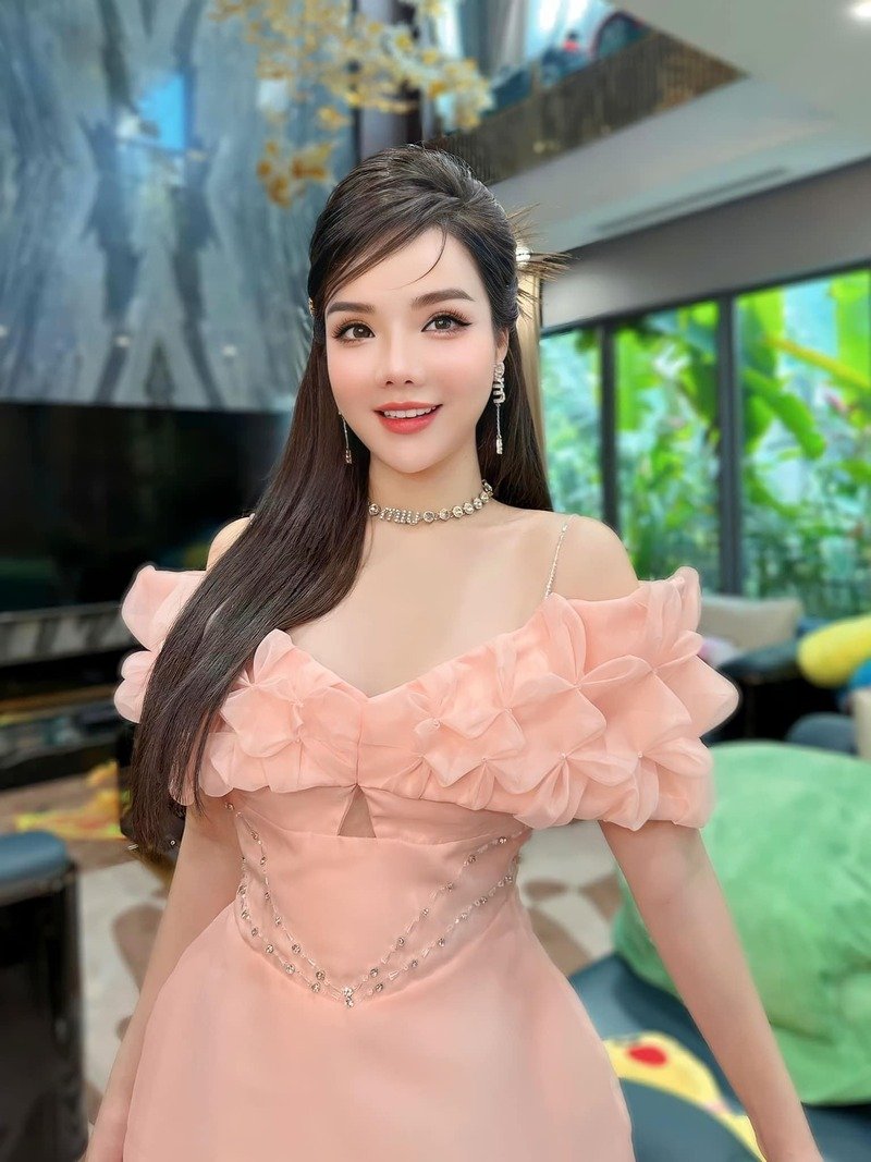 ảnh hotgirl Thuỷ Tiên nóng bỏng
