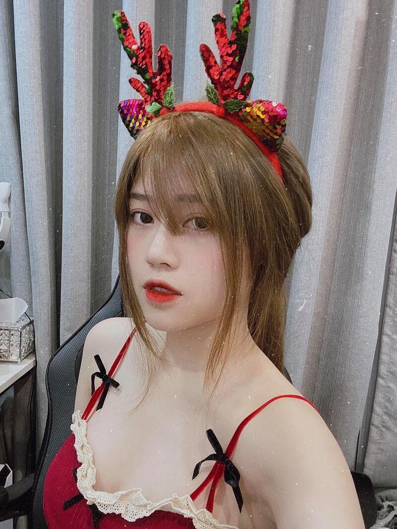 ảnh streamer thuỷ tiên cuốn hút