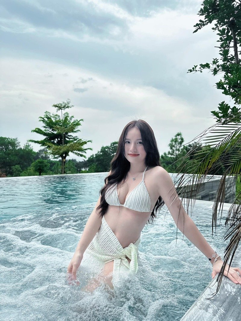 ảnh thị nhung mặc bikini gợi cảm