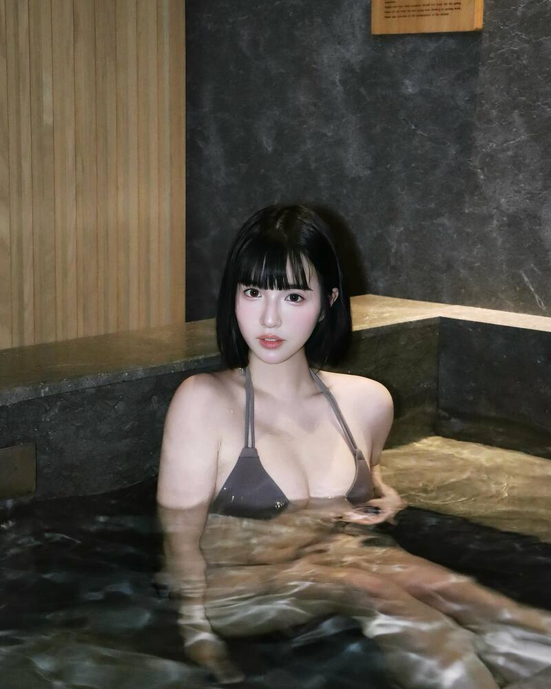 gái đẹp vú to