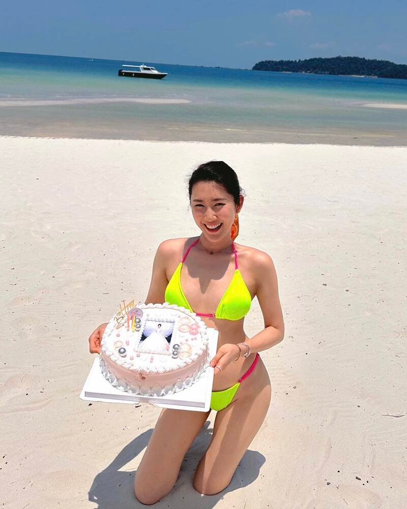 hot girl Thúy Ngân bikini