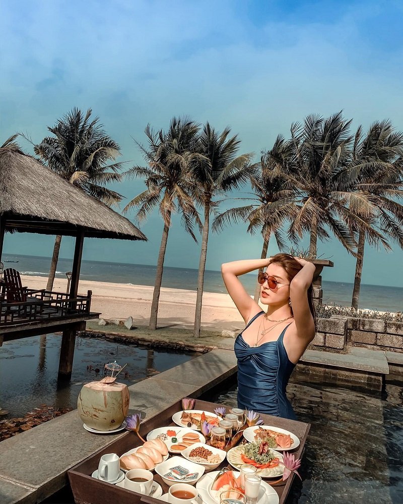 huyenmy bikini tắm biển