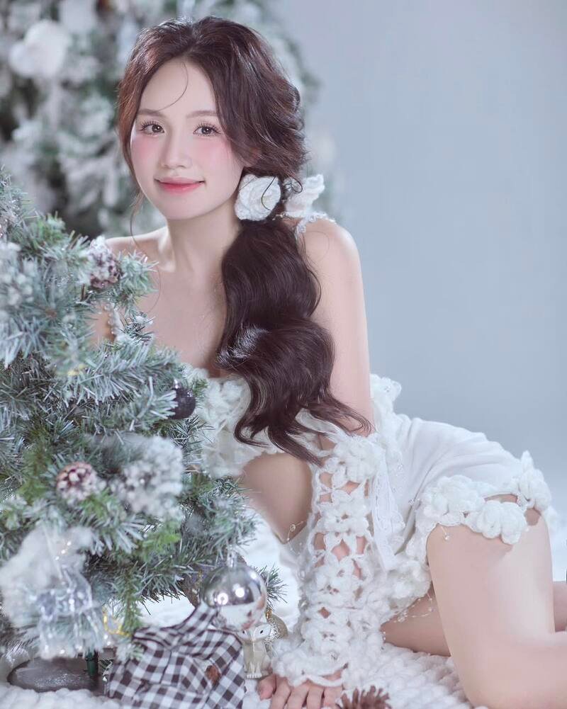 thị nhung mặc bikini k che