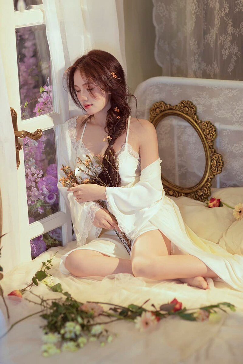 thị nhung mặc bikini không che