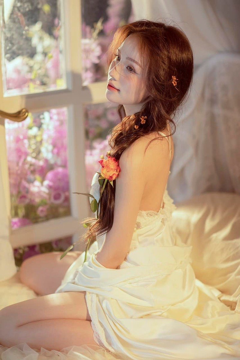 thị nhung mặc bikini ko che