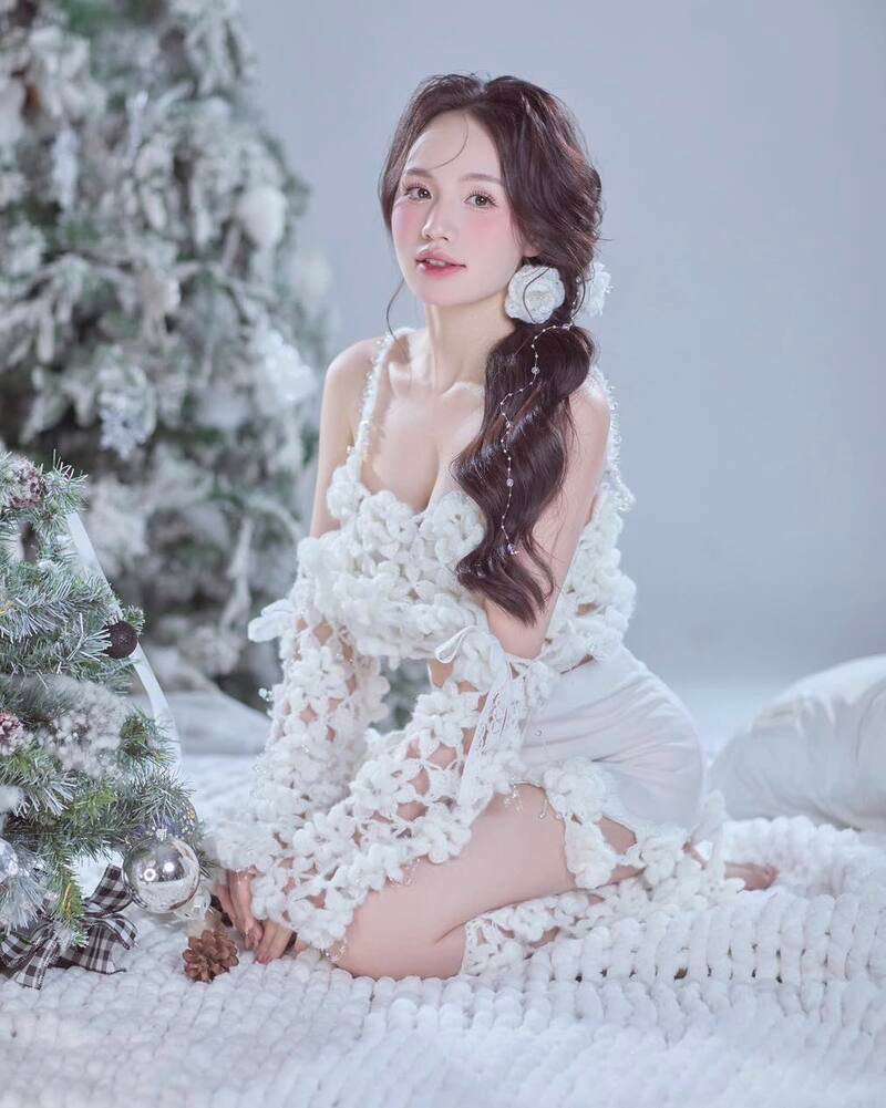 thị nhung mặc bikini