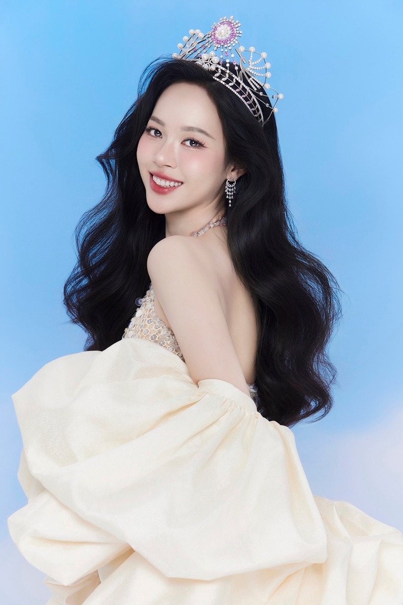 á hậu Trịnh Thùy Linh