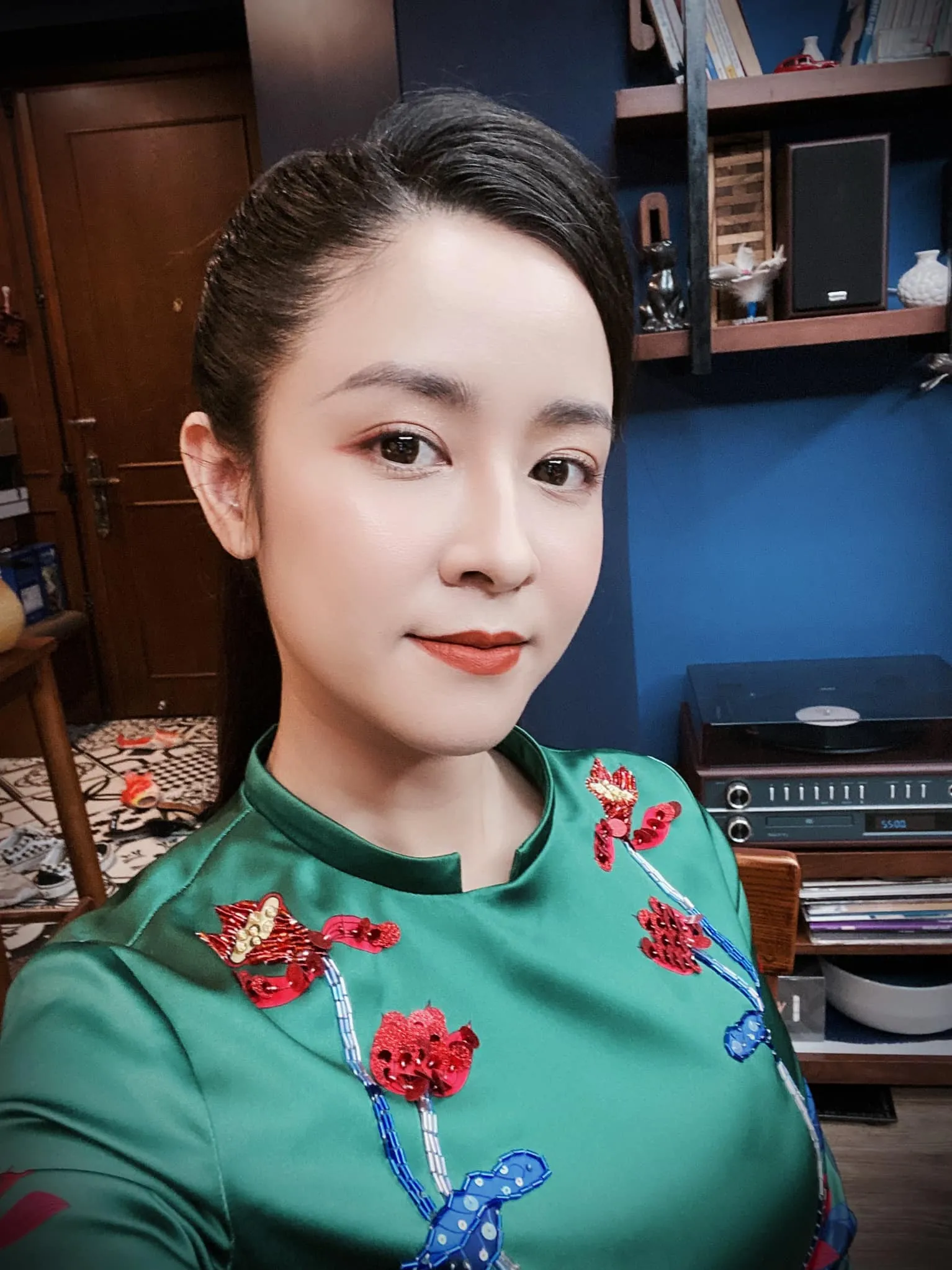 ảnh diễn viên thùy dương cận mặt