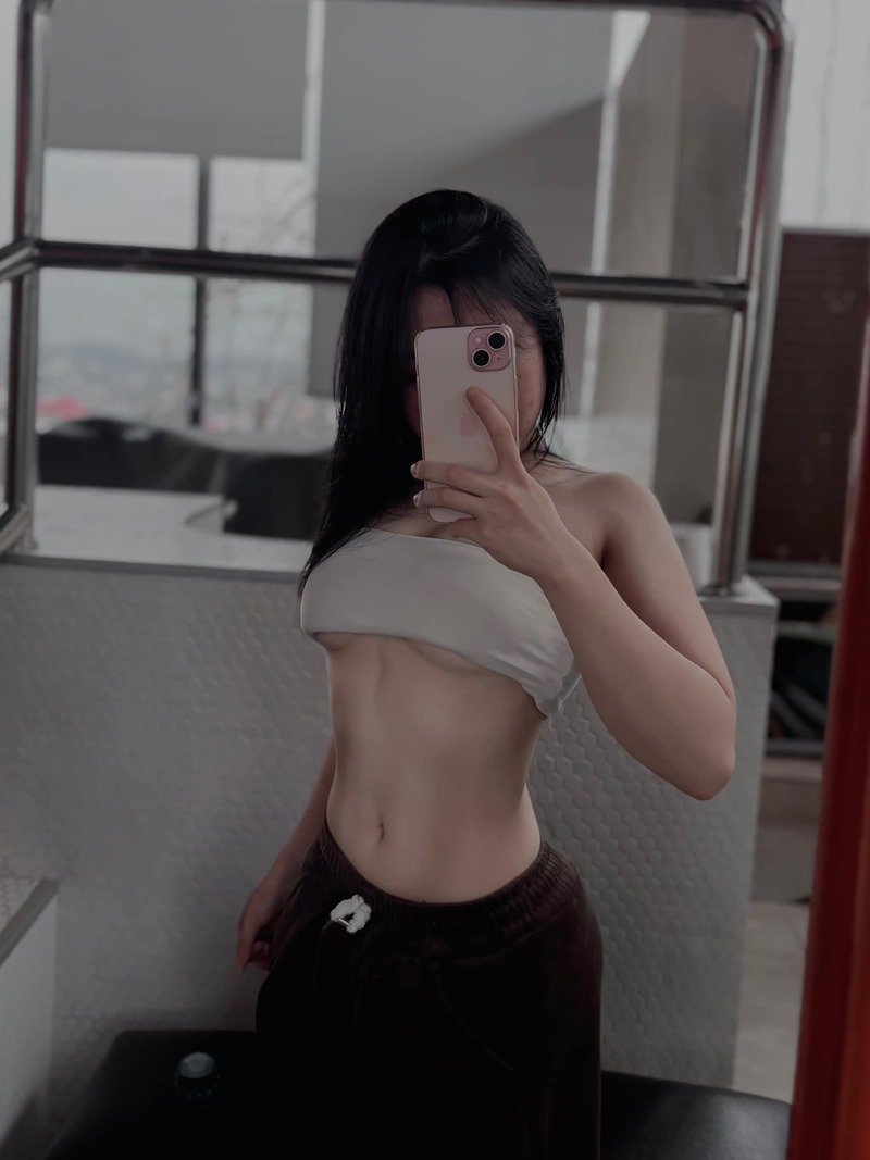 ảnh đỗ trà my ngực khủng
