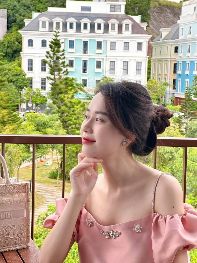 ảnh mc mai phương chơi tam đảo