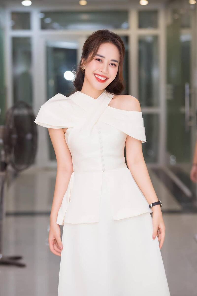 ảnh mc mai phương cười toả nắng