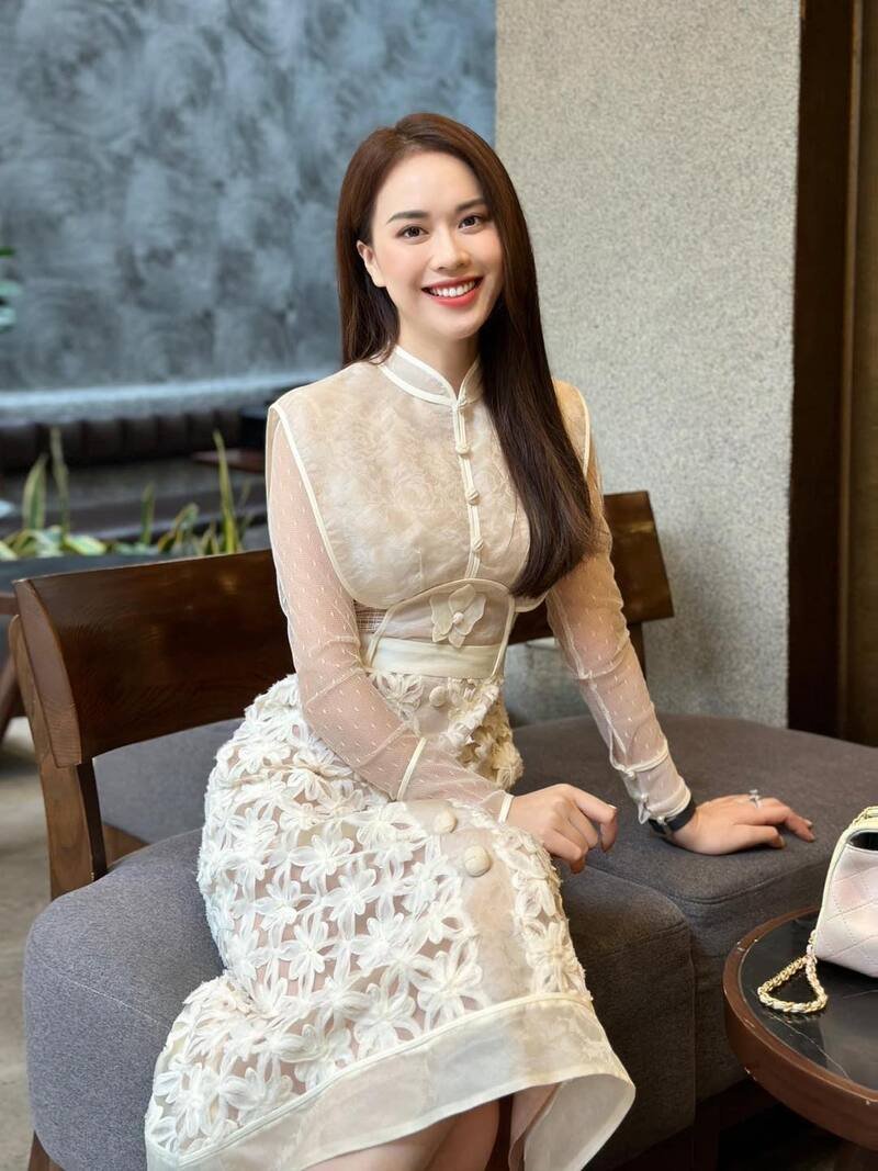 ảnh mc mai phương cười xinh