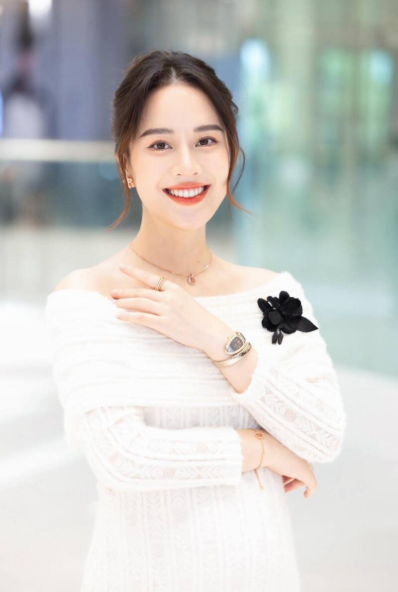 ảnh mc mai phương cười