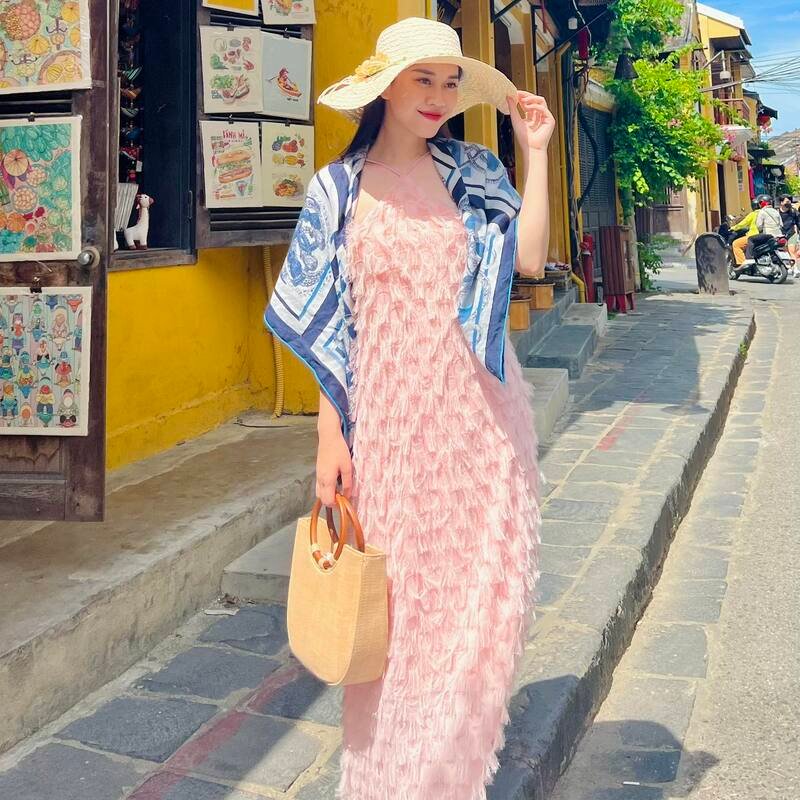 ảnh mc mai phương dạo phố