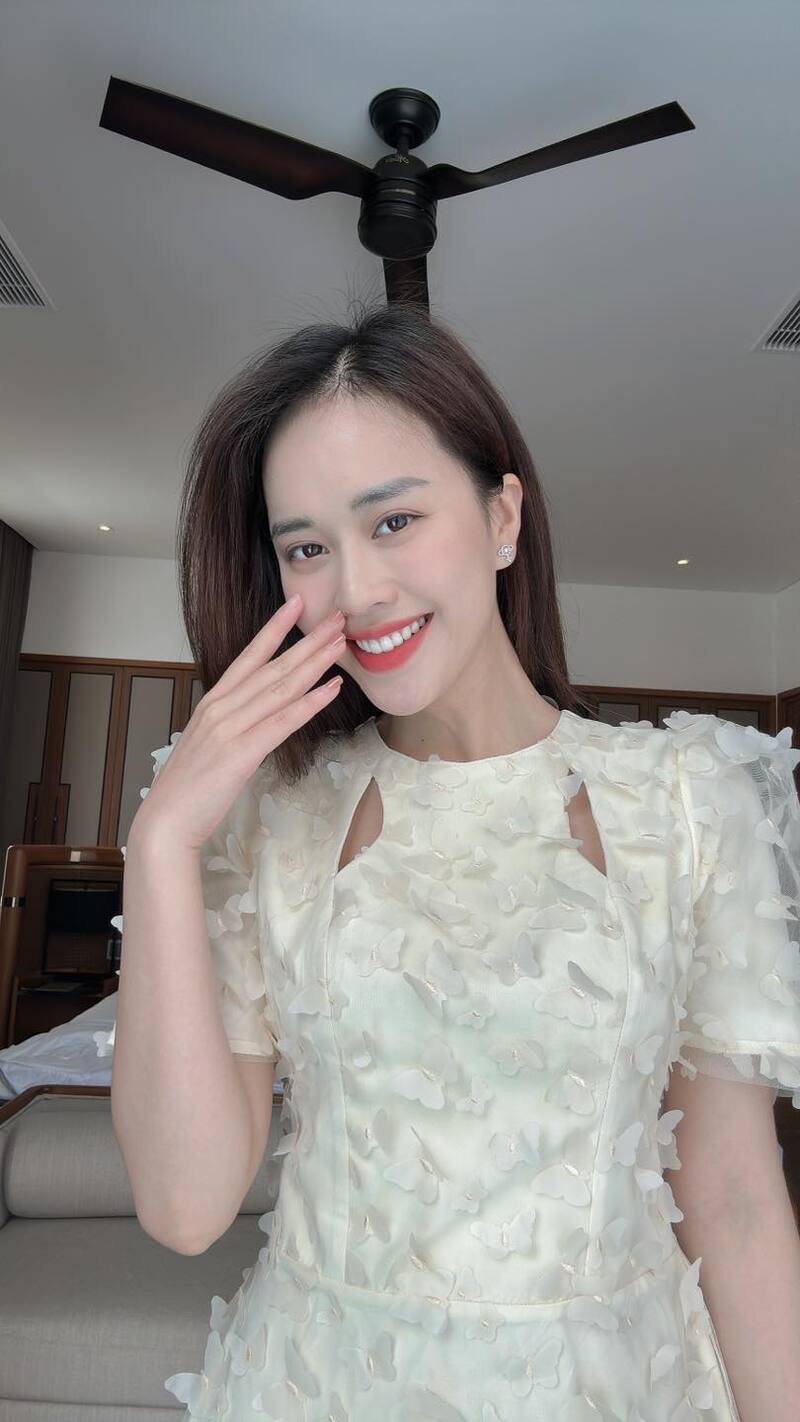 ảnh mc mai phương đơn giản