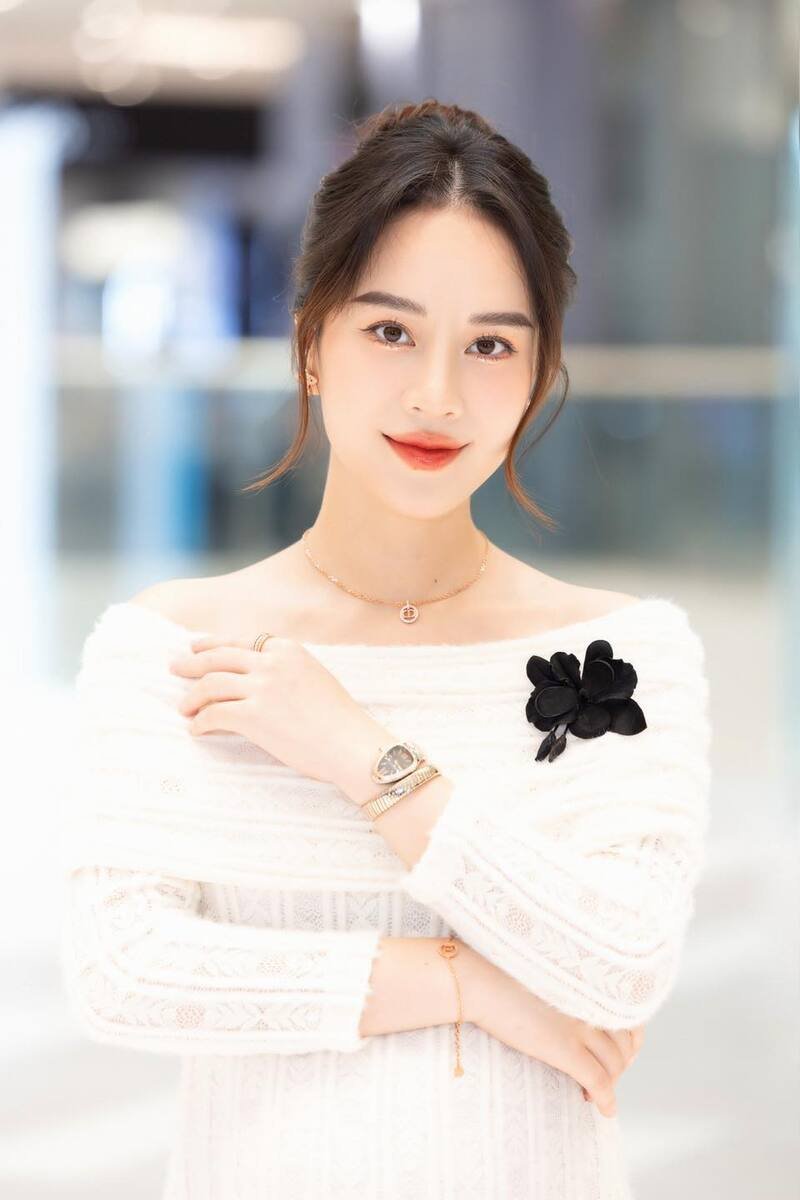 ảnh mc mai phương trắng mịn