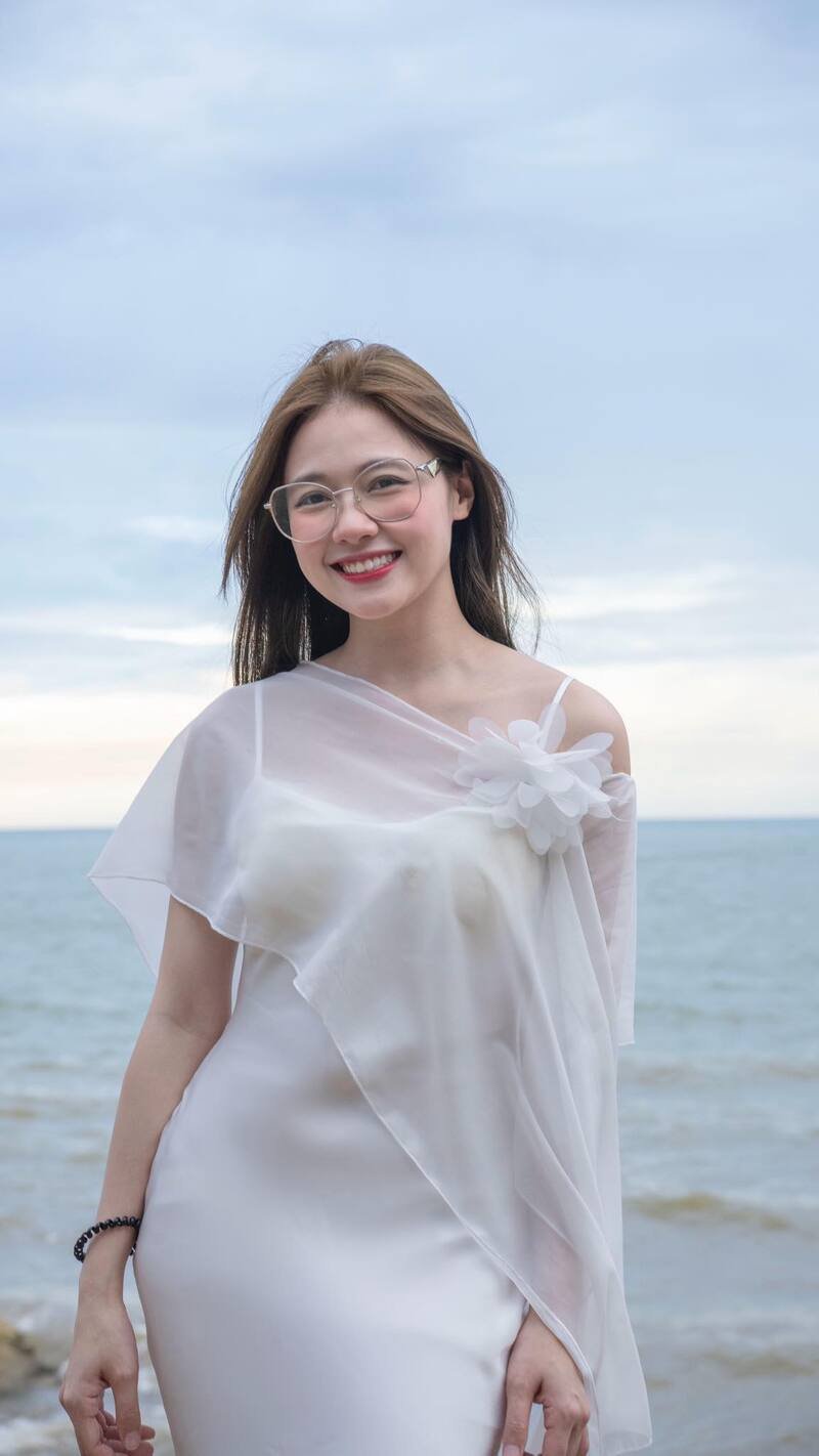 ảnh nguyễn bảo thoa cười tươi