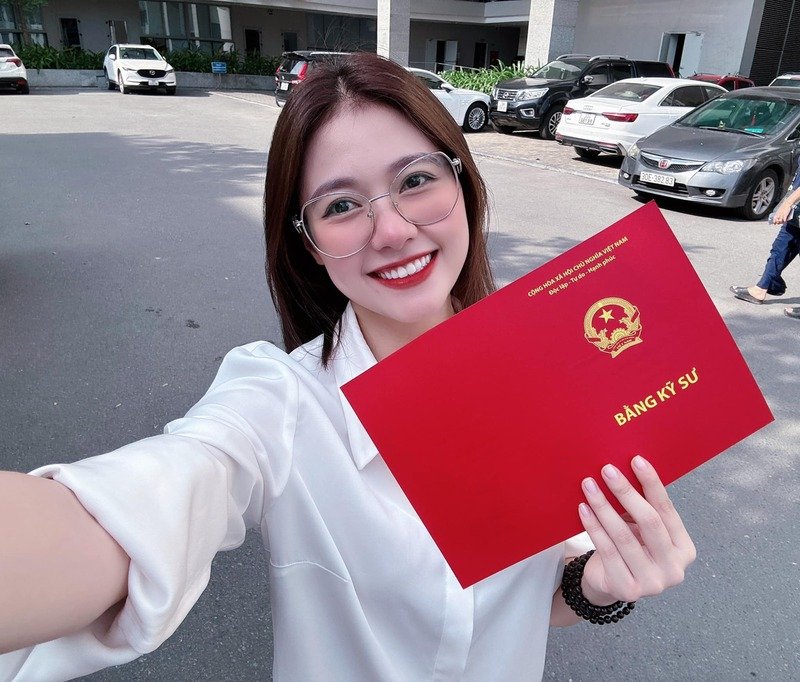ảnh nguyễn bảo thoa tốt nghiệp