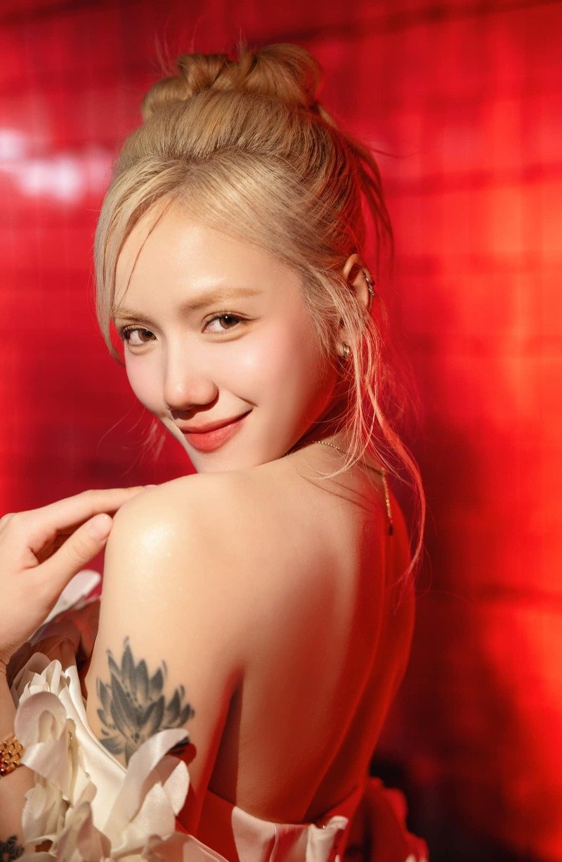 ảnh trần phương ly khoe lưng