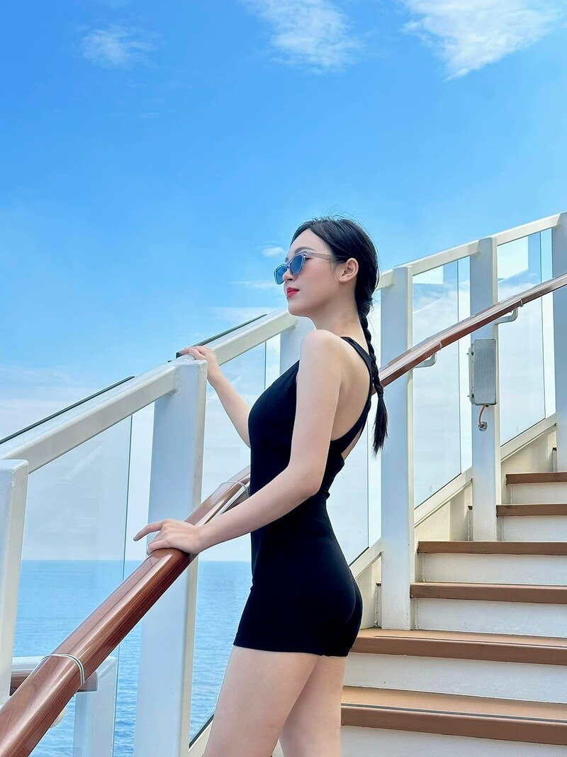 ảnh trịnh thuỳ linh bikini