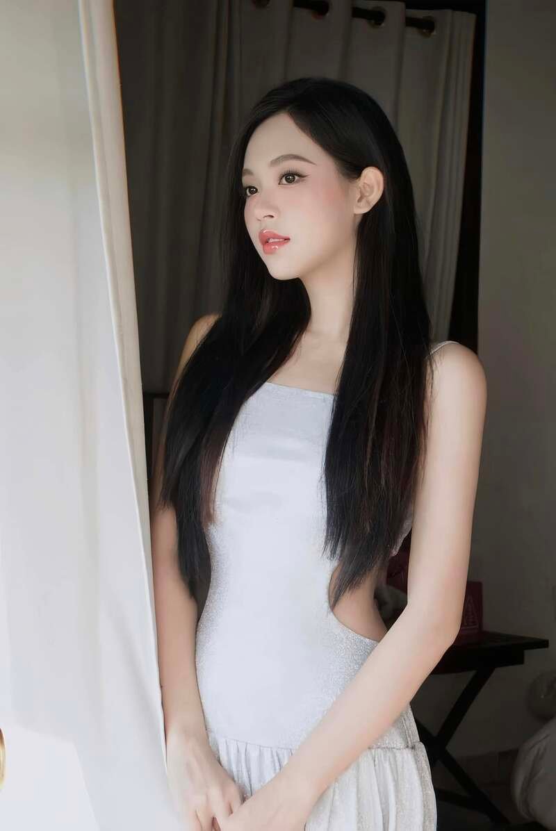 ảnh trịnh thuỳ linh đơn giản