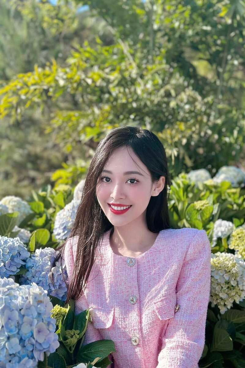 ảnh trịnh thuỳ linh sáng