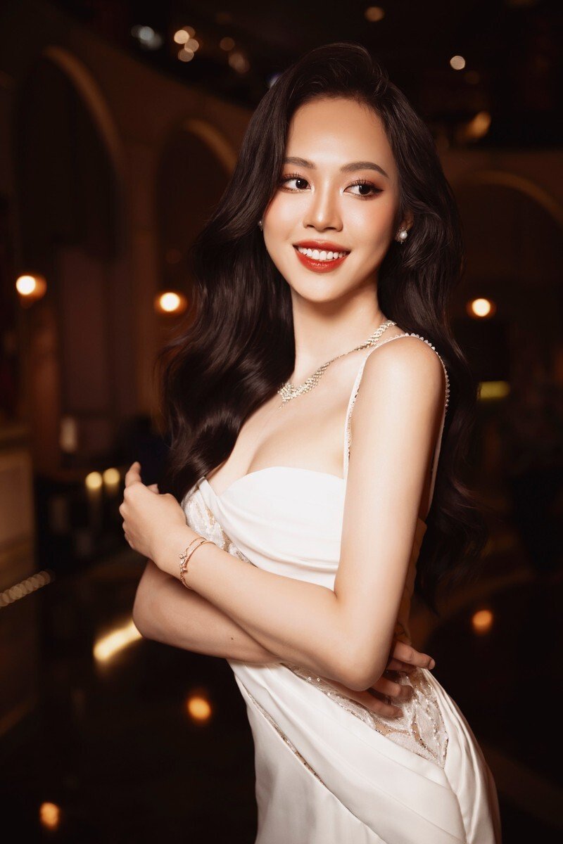 ảnh trịnh thuỳ linh sexy