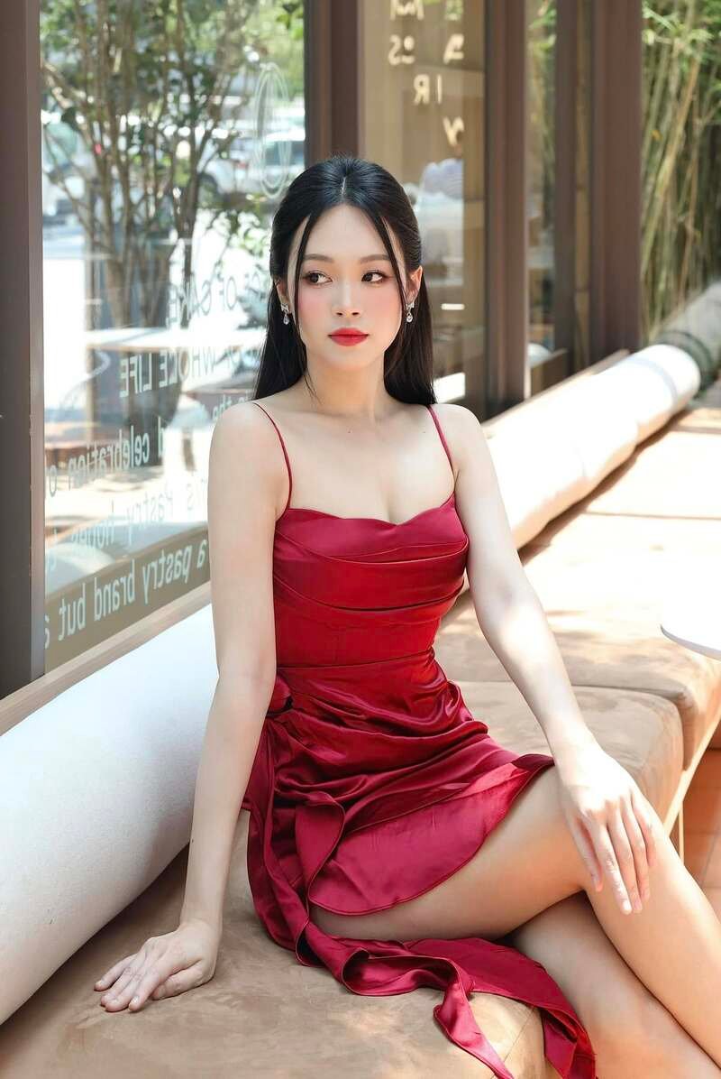 ảnh trịnh thuỳ linh táo bạo