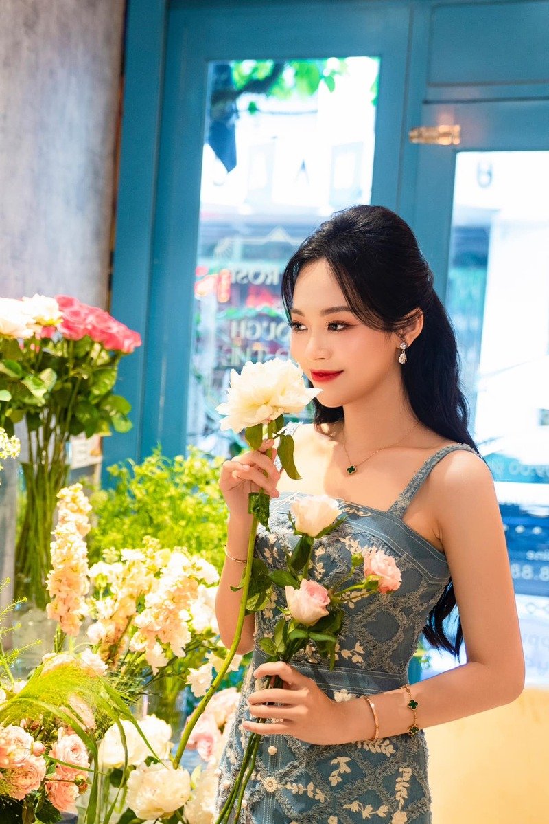 ảnh trịnh thuỳ linh thơm