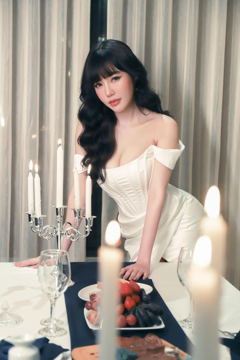 elly trần kích thích
