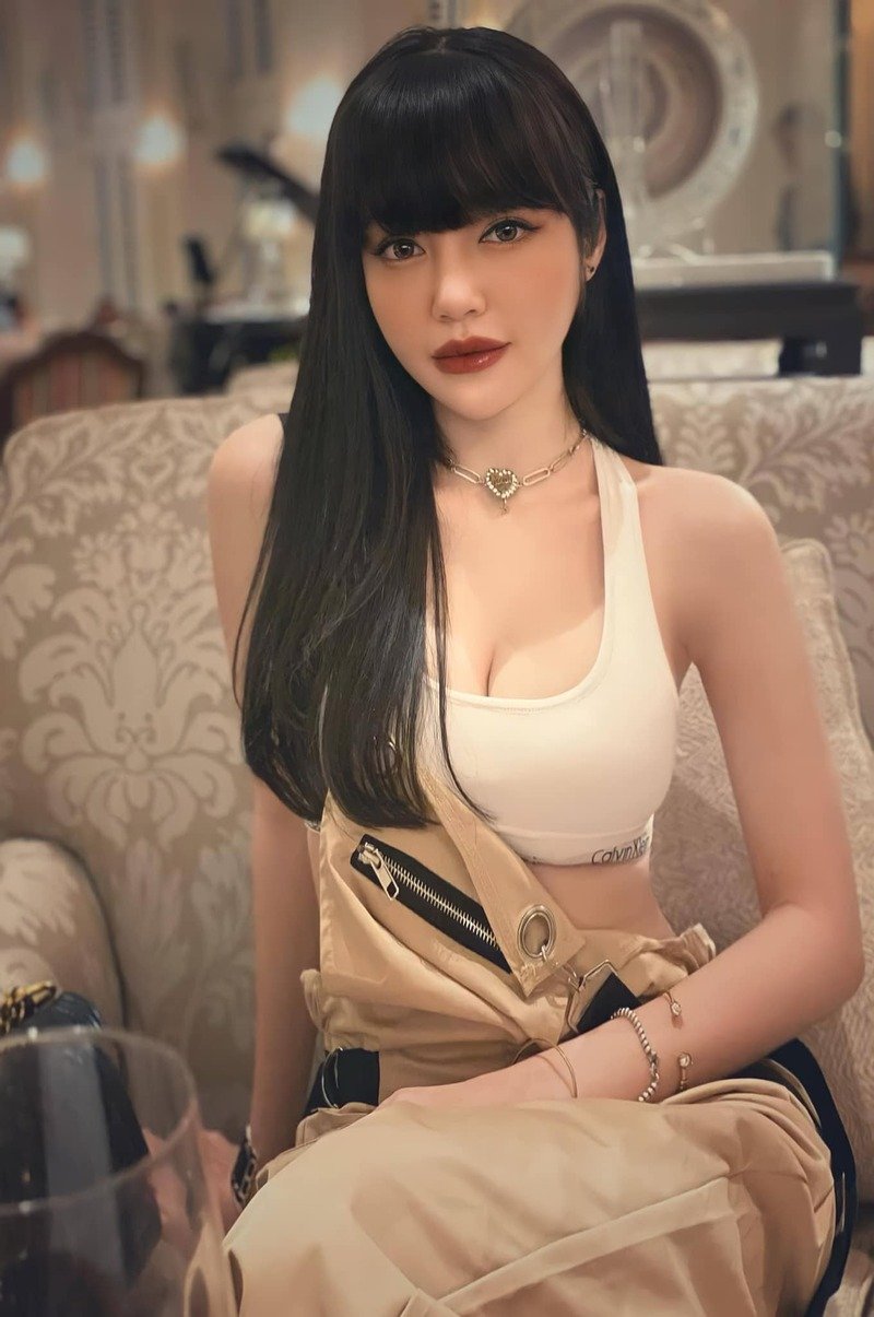 elly trần nội y