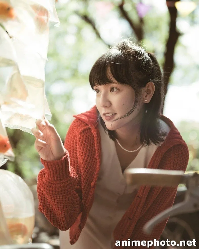 hải tú lấy sách che