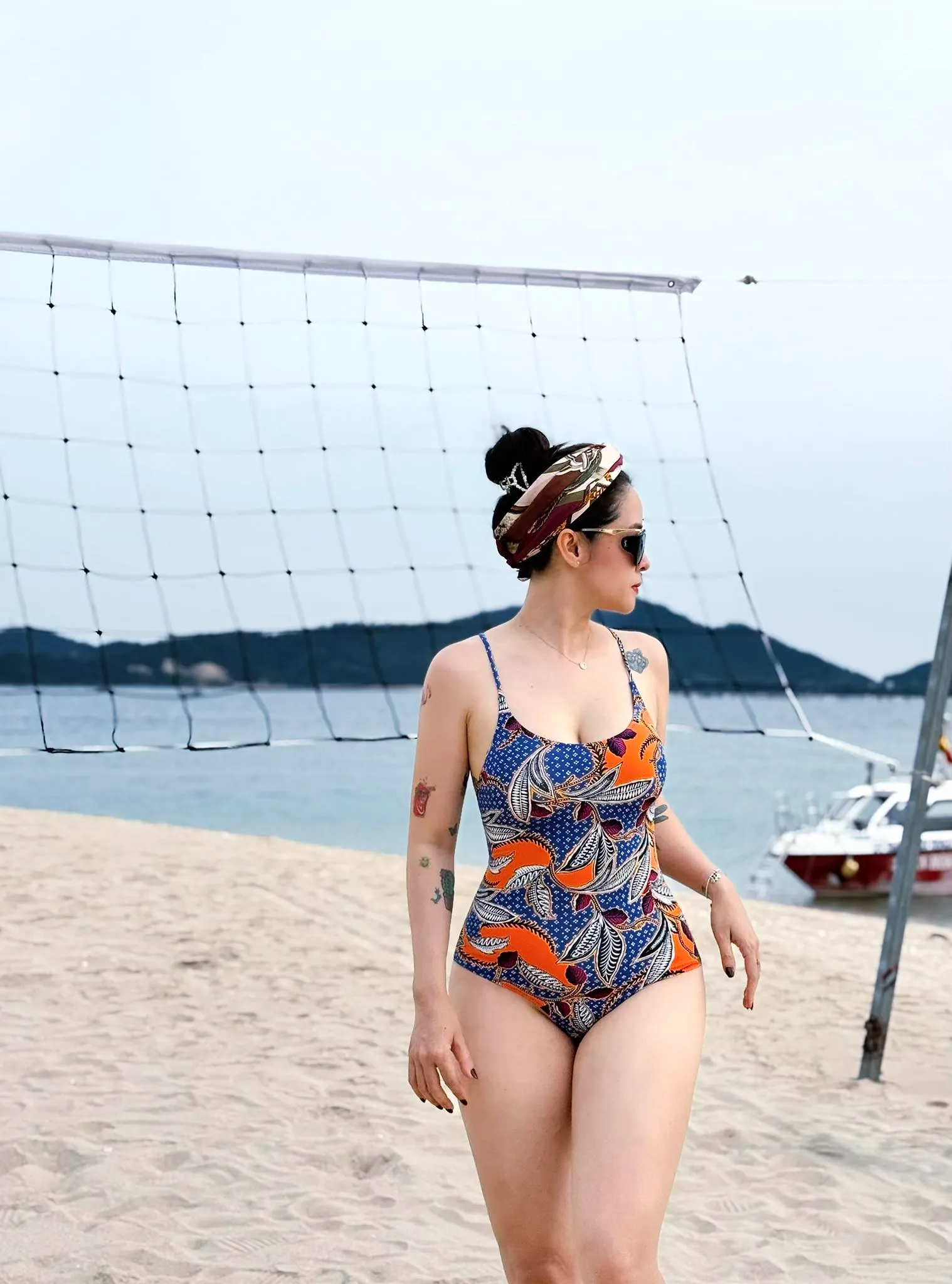 thuỳ dương mặc bikini