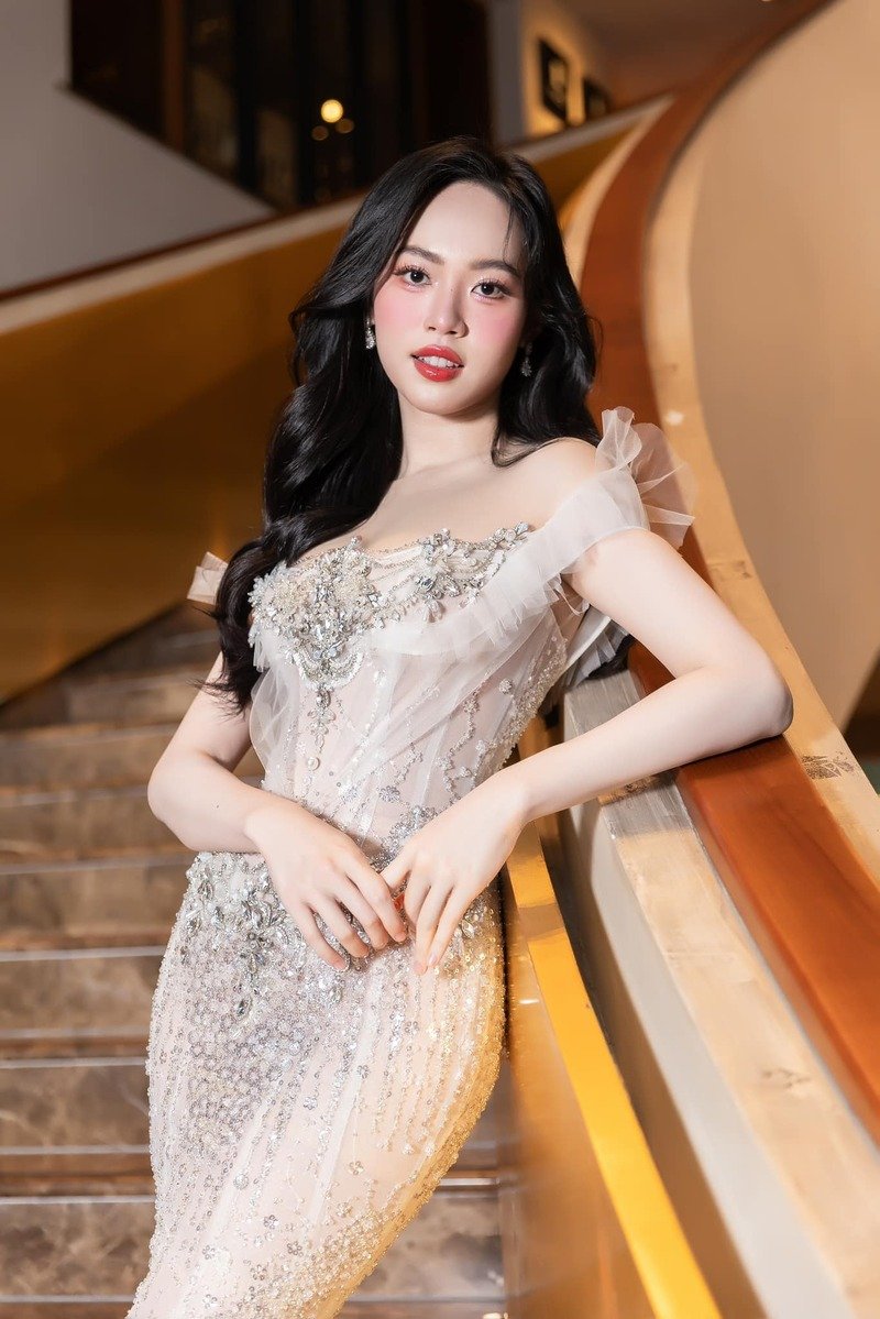 trịnh thuỳ linh á hậu